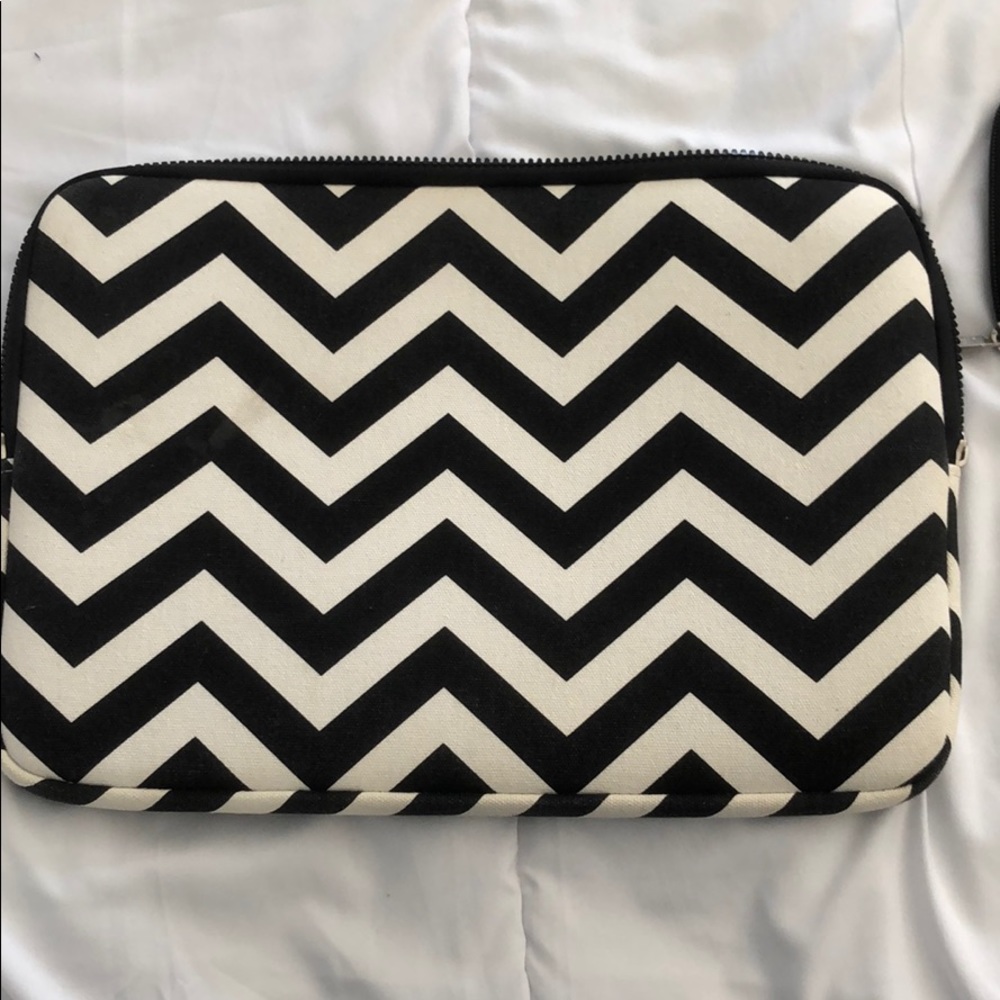Black and white chevron laptop case